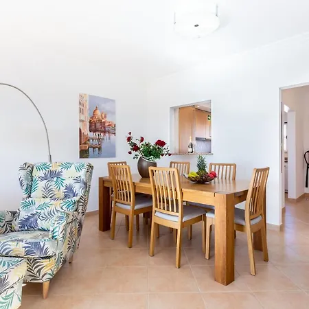 Lovely 2 Bedroom Apartment Including Pool, Stunning Ocean Views & Beach Closeby Praia Da Luz Exterior photo
