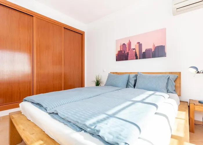 Lovely 2 Bedroom Apartment Including Pool, Stunning Ocean Views & Beach Closeby