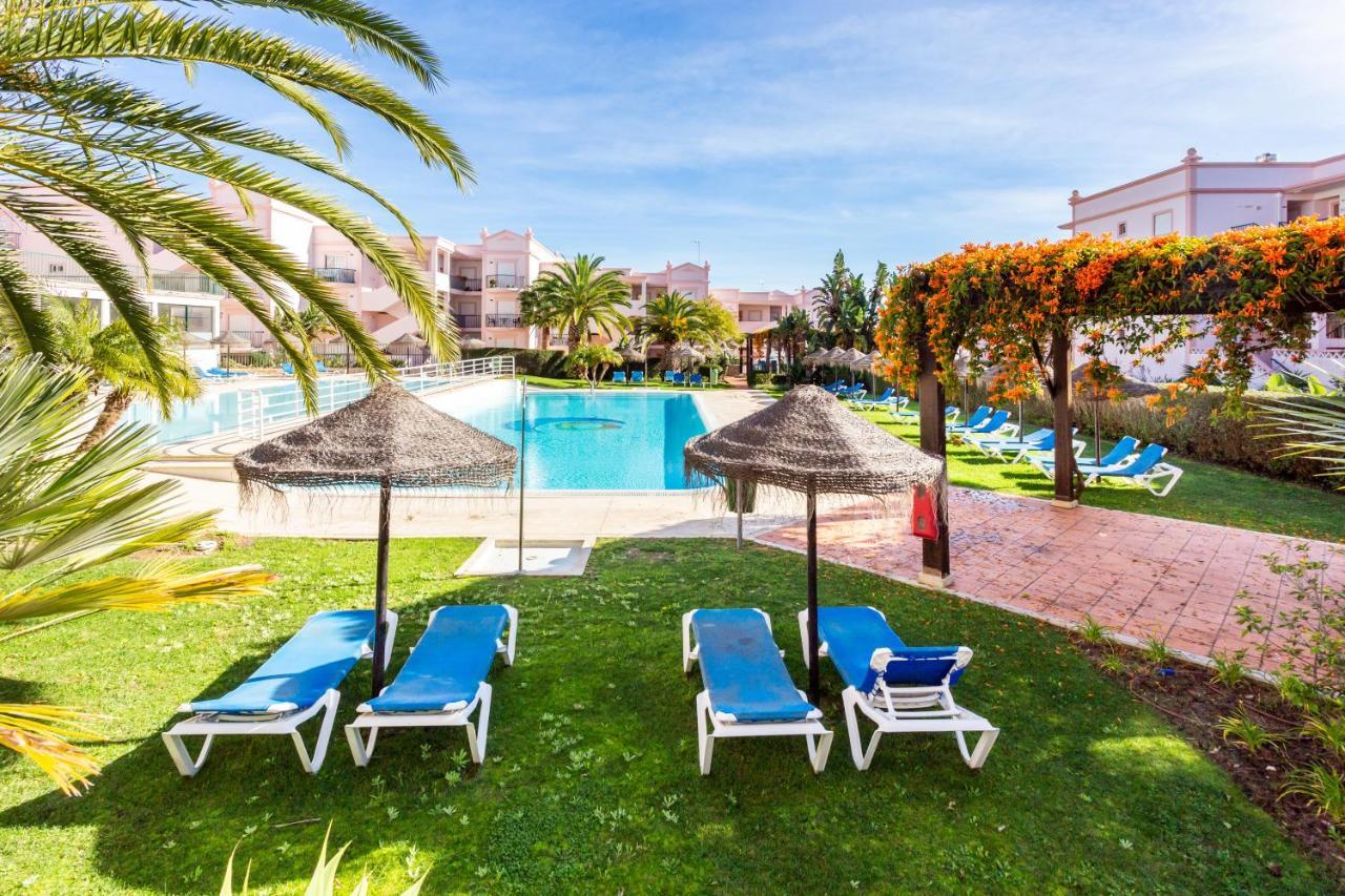 Lovely 2 Bedroom Including Pool, Stunning Ocean Views & Closeby Praia Da Luz