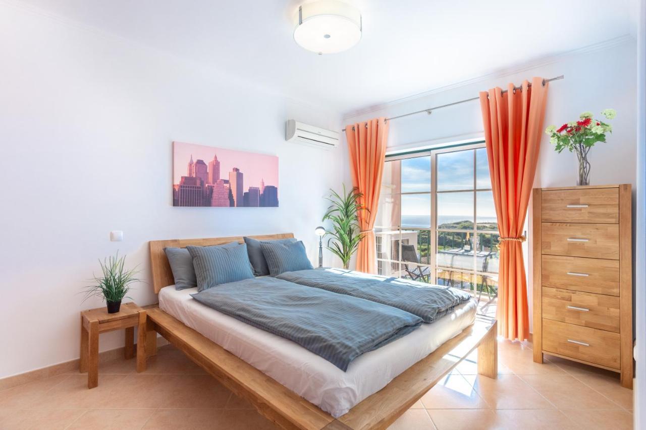 Lovely 2 Bedroom Including Pool, Stunning Ocean Views & Closeby Apartment